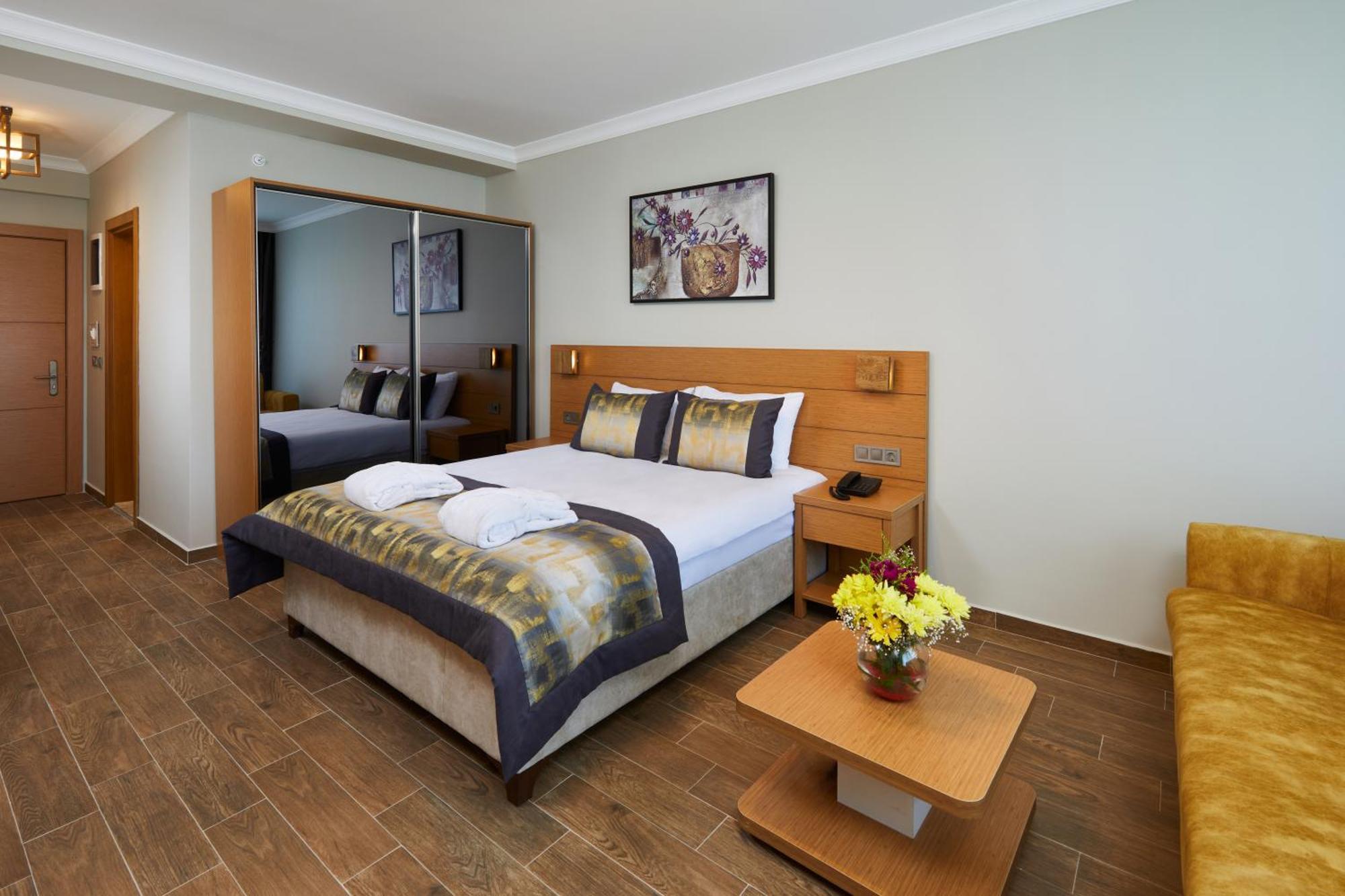 Hattusa Vacation Business Thermal Hotel Saray Esterno foto